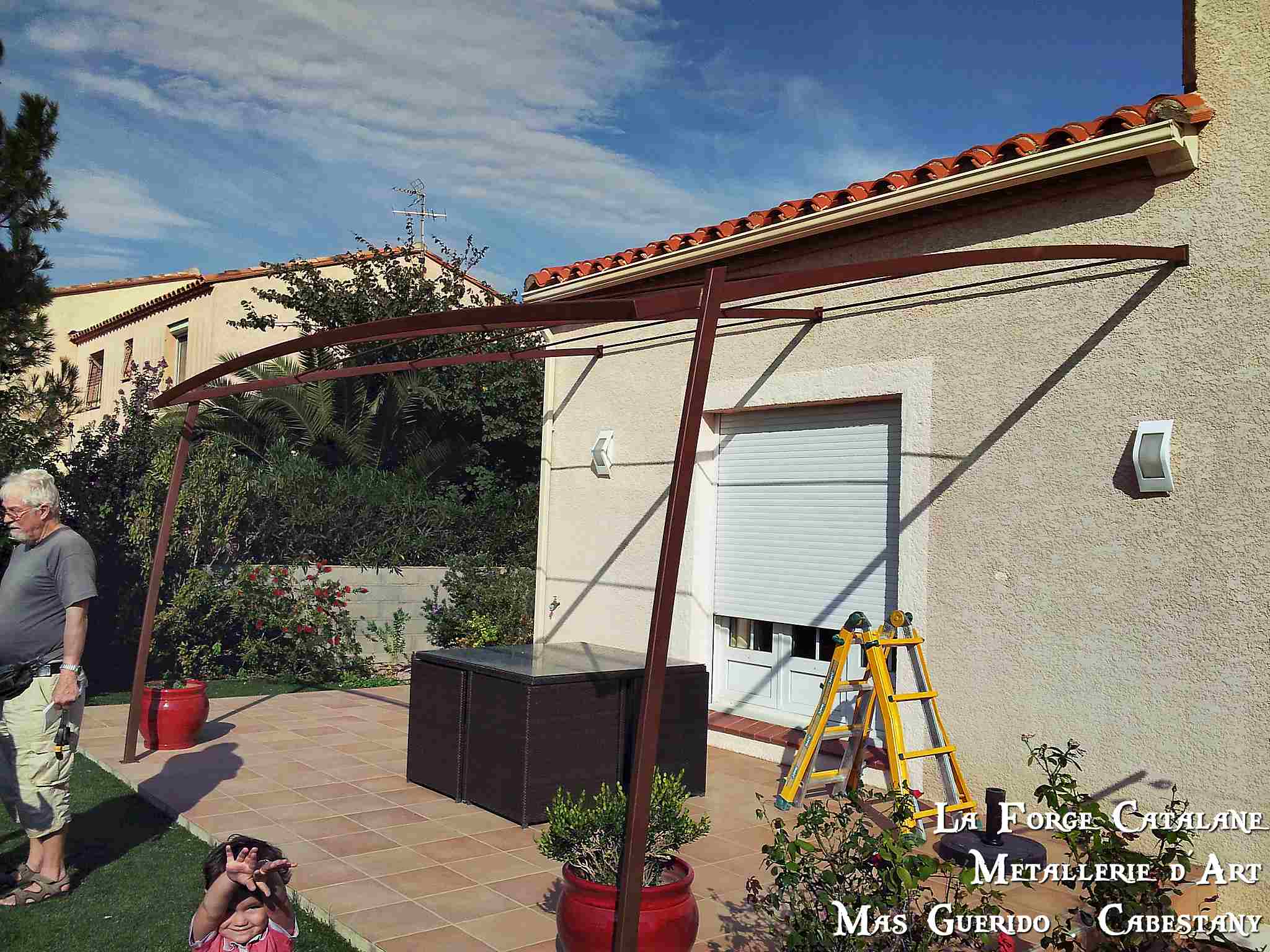 pergola tube cintree moderne fer Forge Catalane Cabestany.jpg